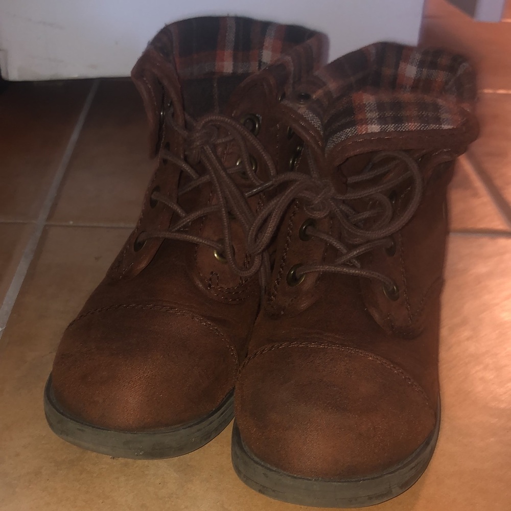 Brown leather Arizona ankle boots